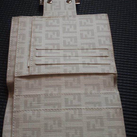 FENDI - Picture 2 of 7